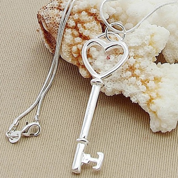 New Sterling Silver Heart Key Necklace 925 Stamped - Picture 1 of 2